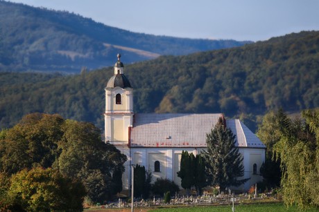 Farský kostol Nanebovzatia Panny Márie - Bošáca